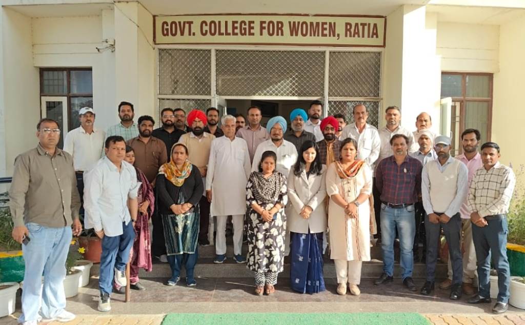 The ongoing dispute between the staff and the Principal of SDS Womens College has been resolved through the mediation of the Sarva Samaj Sabha